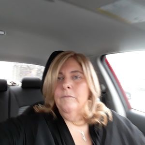 Meet your Posher, Lorie